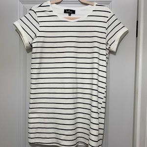 White short sleeve dress with black strips